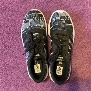Women’s Adidas Shoes: size 9 1/2